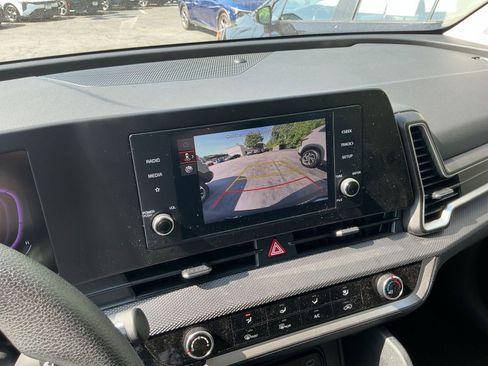 Used 2025 Kia Sportage LX FWD image 20