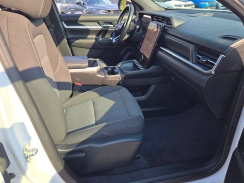Used 2025 GMC Terrain Elevation AWD/4WD image 17