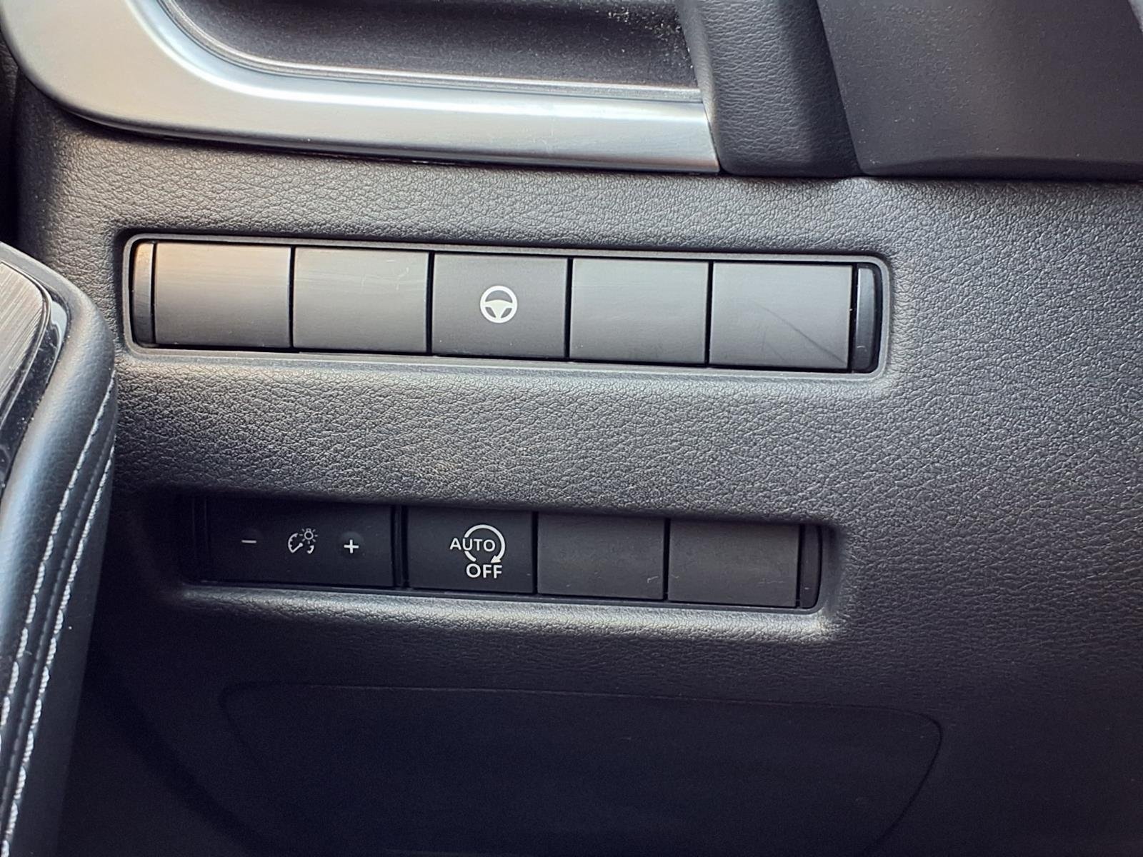 Used 2023 Nissan Rogue SV AWD/4WD image 17