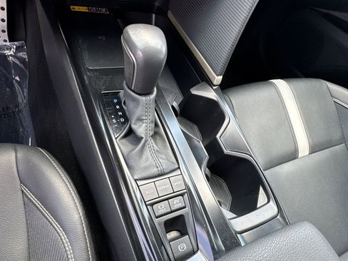 Used 2025 Toyota Camry SE image 31