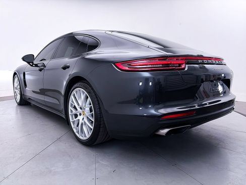 Used 2018 Porsche Panamera image 16