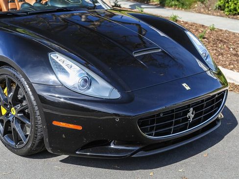 Used 2010 Ferrari California RWD image 10