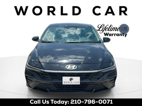 Used 2025 Hyundai Elantra SE FWD image 2