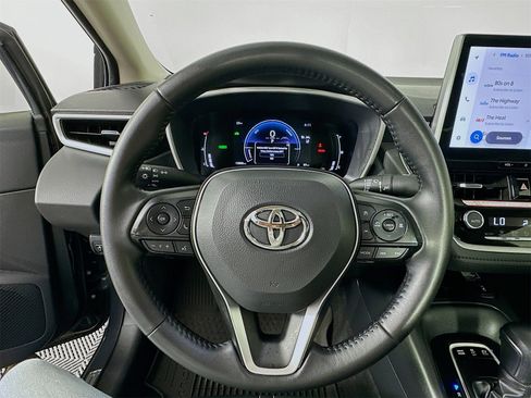 Certified 2025 Toyota Corolla XLE image 11