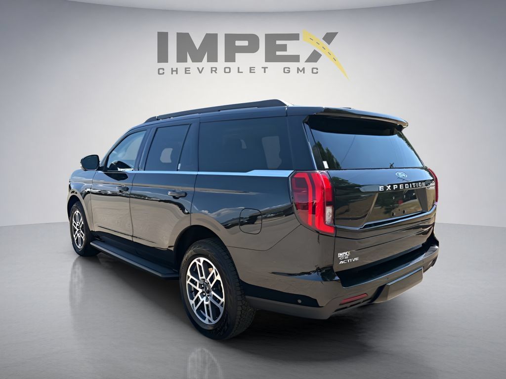 Used 2025 Ford Expedition Active AWD/4WD image 3