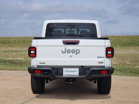 Used 2022 Jeep Gladiator Overland w/ Popular Equipment Package image 8