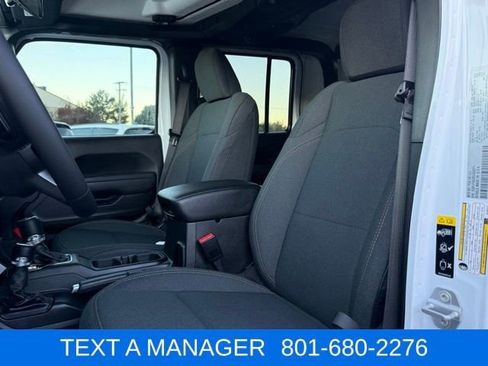 Used 2025 Jeep Gladiator Sport AWD/4WD image 2