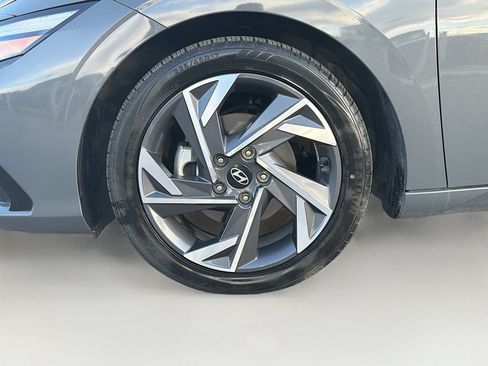 Used 2025 Hyundai Elantra SEL FWD image 11