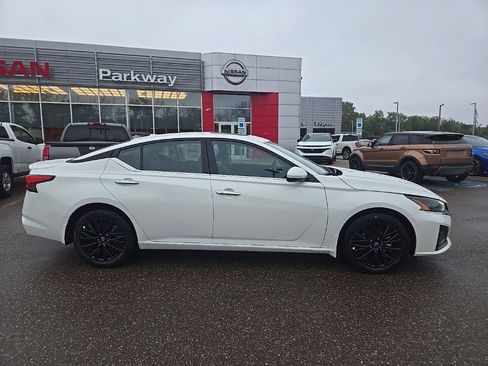 New 2025 Nissan Altima 2.5 SV image 8