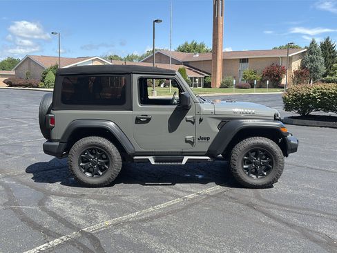 Used 2020 Jeep Wrangler Sport AWD/4WD image 4
