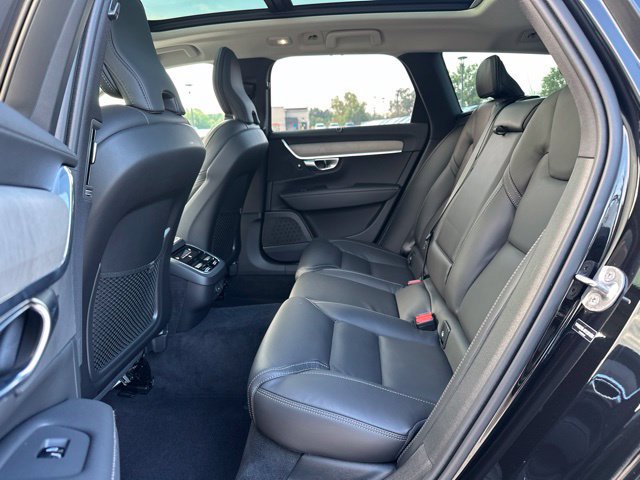 Certified 2025 Volvo V90 B6 Cross Country Ultra AWD/4WD image 13