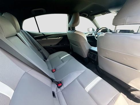 Used 2025 Toyota Camry SE w/ Convenience Package FWD image 27