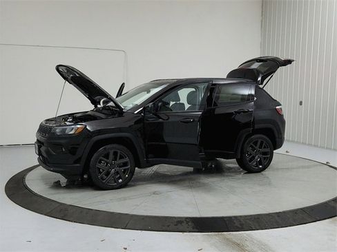 New 2026 Jeep Compass Latitude image 11