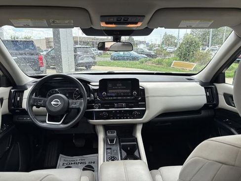 Used 2022 Nissan Pathfinder SV w/ SV Premium Package AWD/4WD image 25