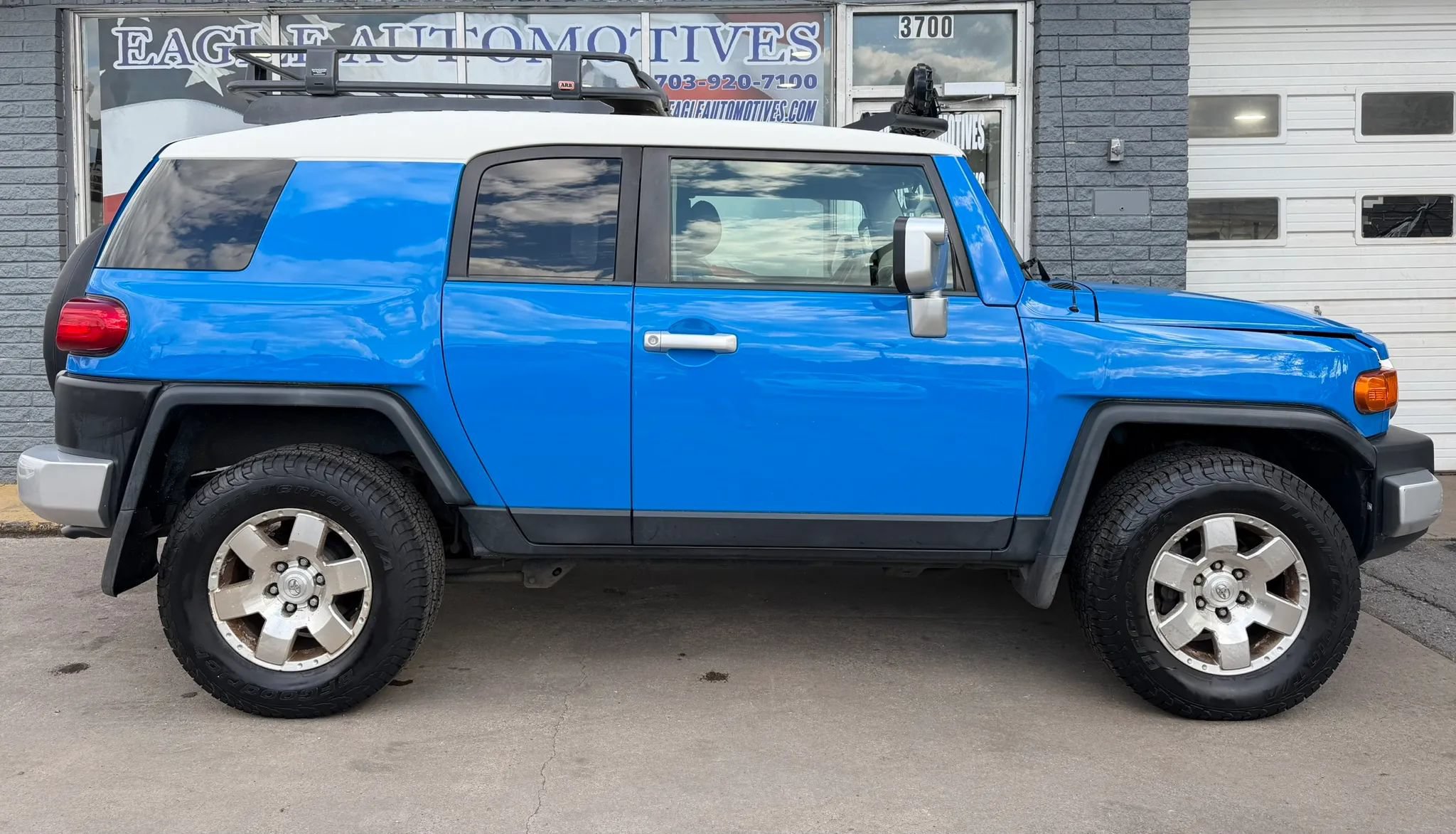 Used 2007 Toyota FJ Cruiser 4WD w/ Upgrade Pkg 1 image 2