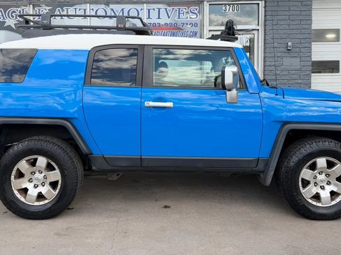 Used 2007 Toyota FJ Cruiser 4WD image 2