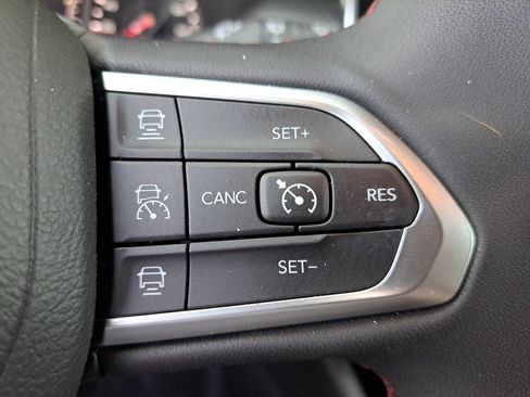 Used 2025 Jeep Compass Trailhawk AWD/4WD image 38