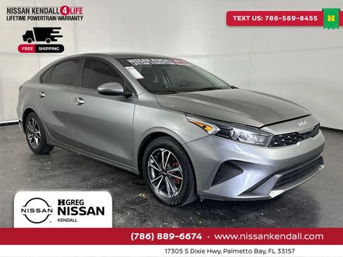 Used 2022 Kia Forte LXS image 2