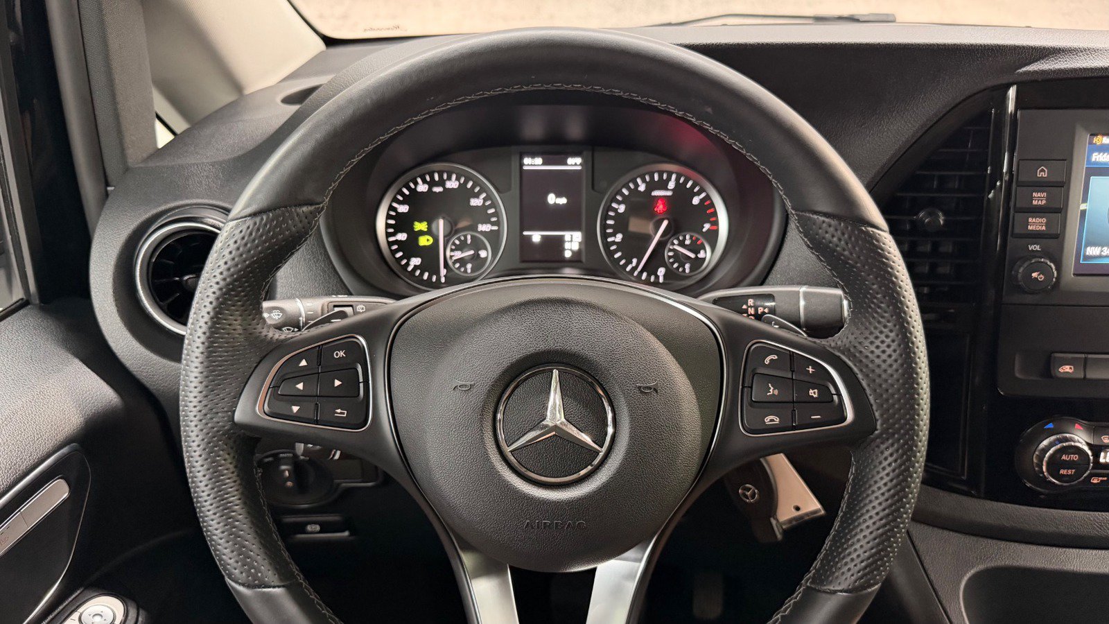 Used 2023 Mercedes-Benz Metris Passenger image 35