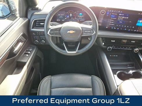 Used 2025 Chevrolet Tahoe Premier AWD/4WD image 3