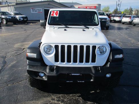 Used 2024 Jeep Wrangler Sport AWD/4WD image 2