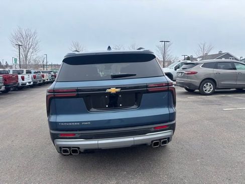 Used 2025 Chevrolet Traverse LT w/ Driver Confidence Package image 7