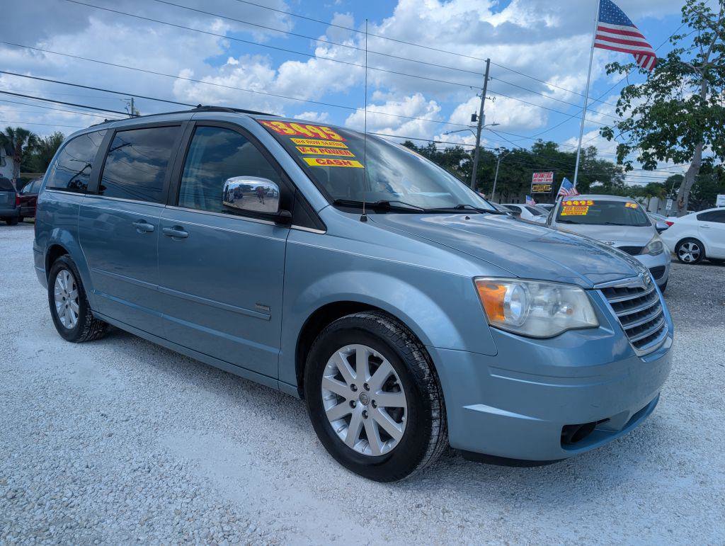 Used 2008 Chrysler Town & Country Touring FWD image 1