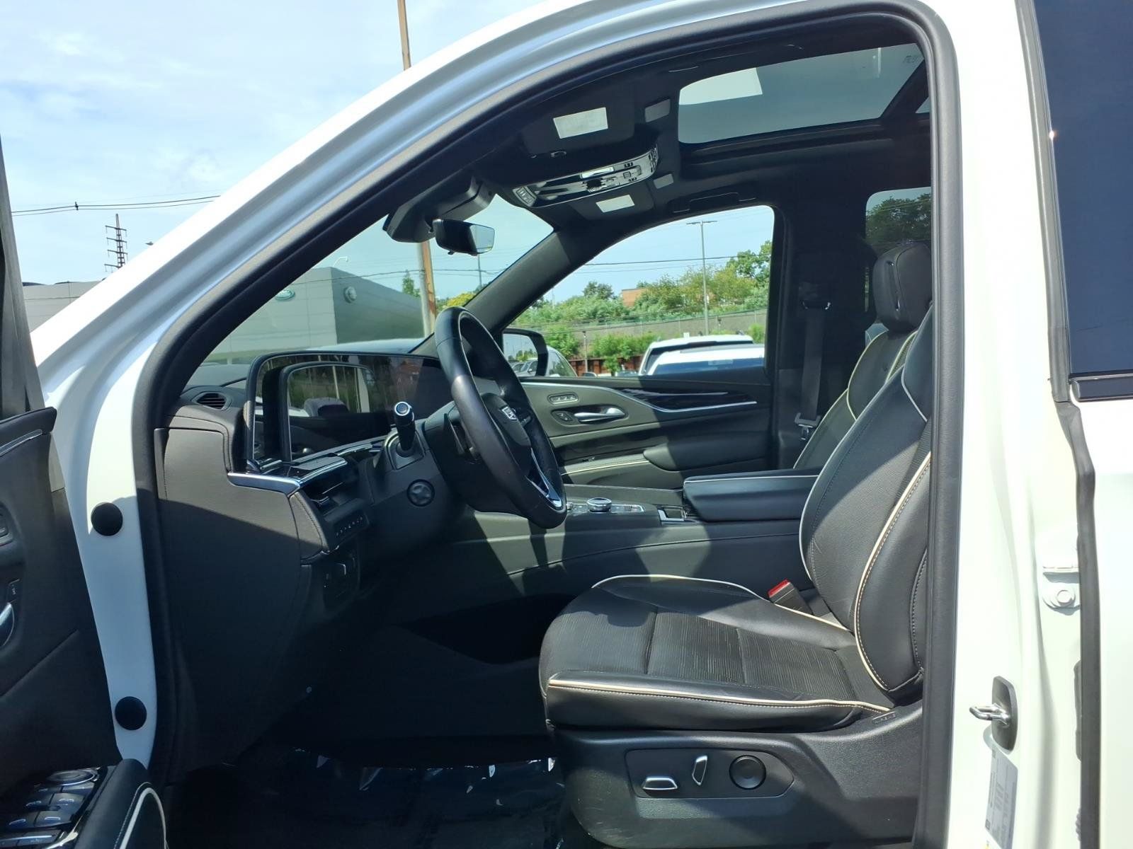 Used 2022 Cadillac Escalade Sport w/ Touring Package AWD/4WD image 19
