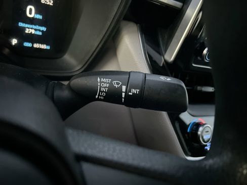 Used 2020 Toyota Corolla LE FWD image 18