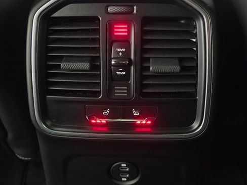 Certified 2025 Porsche Macan Turbo image 19