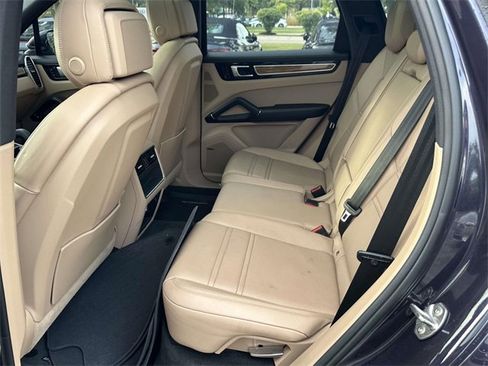 Used 2019 Porsche Cayenne E-Hybrid image 14
