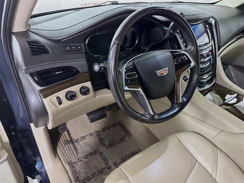Used 2020 Cadillac Escalade Luxury image 18