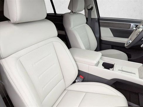 Certified 2025 Hyundai Santa Fe Calligraphy image 29