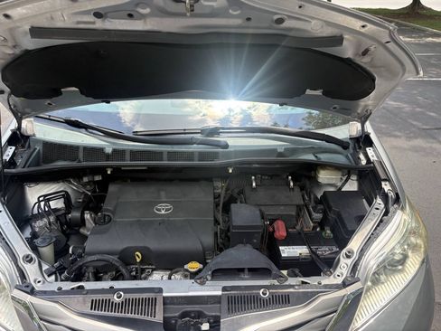 Used 2013 Toyota Sienna XLE w/ Premium Pkg FWD image 11