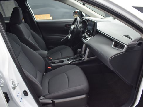 Used 2022 Toyota Corolla Cross LE w/ Black Badges Package (TMS) image 10