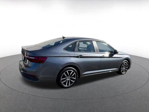 Used 2025 Volkswagen Jetta SE image 12