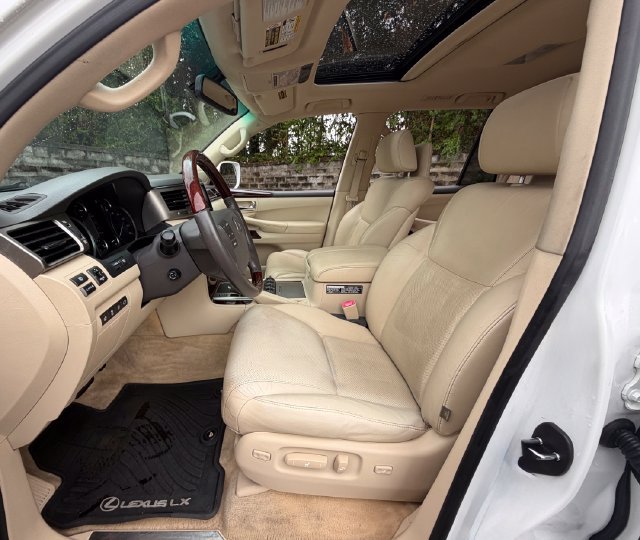 Used 2015 Lexus LX 570 4WD w/ Luxury Package image 19