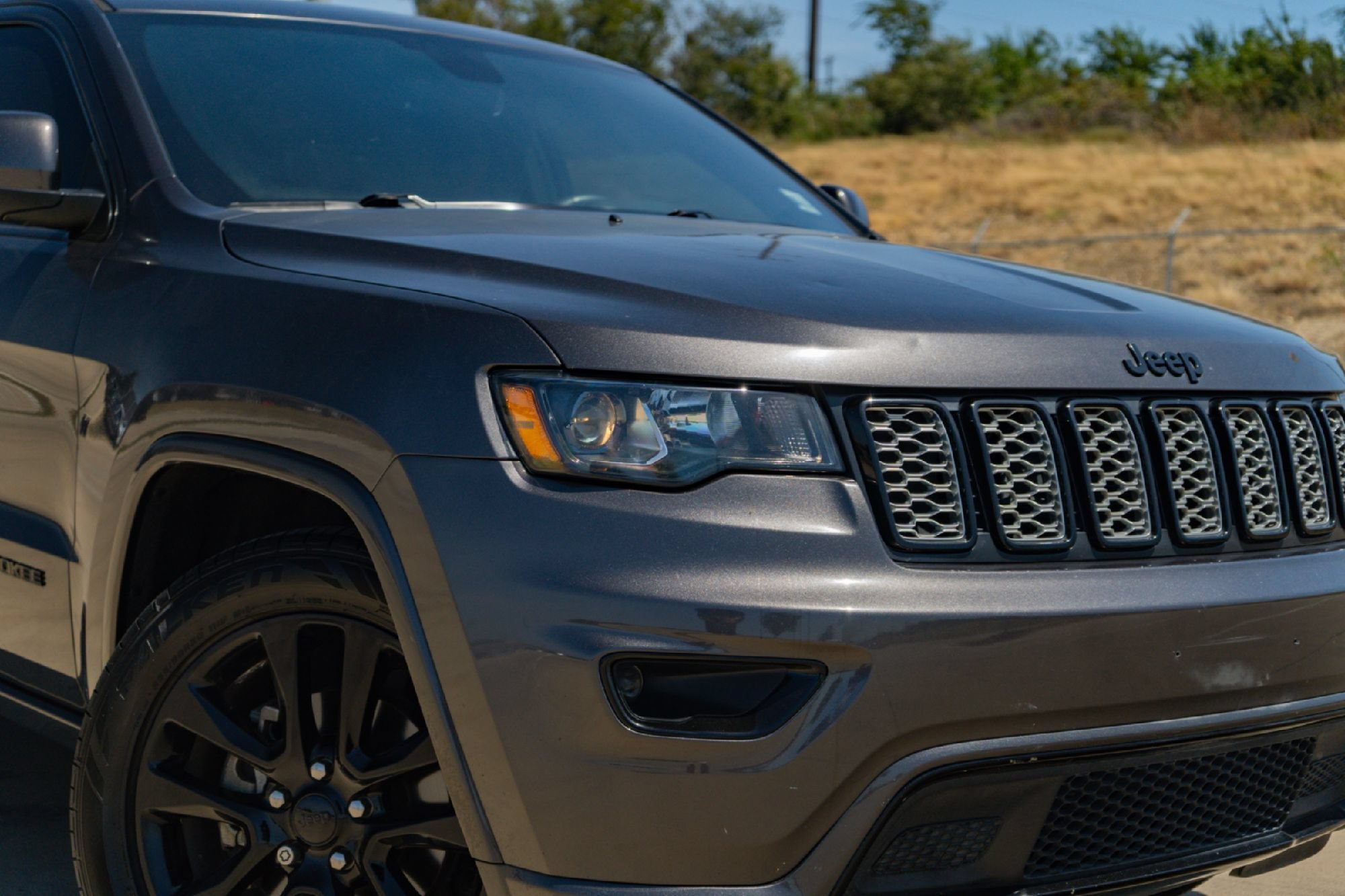 Used 2019 Jeep Grand Cherokee Altitude RWD image 3