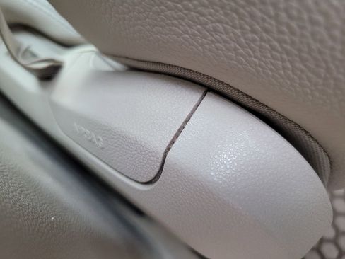 Used 2016 Mercedes-Benz E 350 4MATIC Sedan image 53