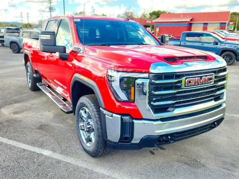 Used 2025 GMC Sierra 2500 SLE image 2