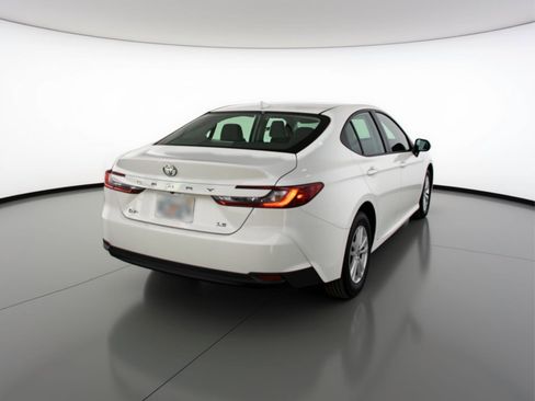 Used 2025 Toyota Camry LE image 9