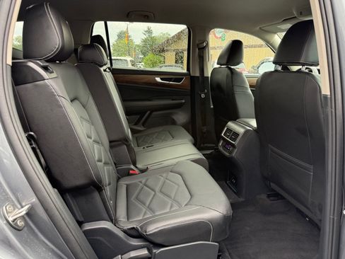 Used 2025 Volkswagen Atlas SE AWD/4WD image 13