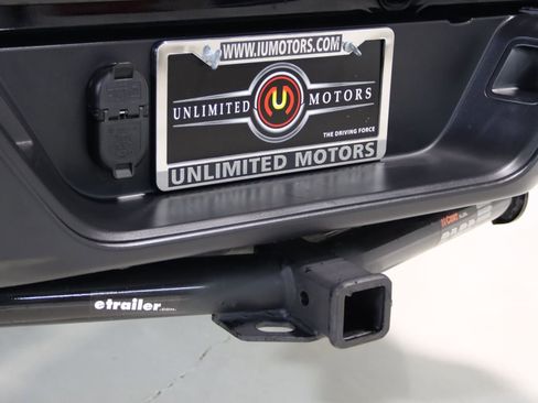 Used 2024 Jeep Gladiator Sport AWD/4WD image 12