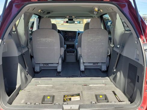 Used 2020 Toyota Sienna LE image 12
