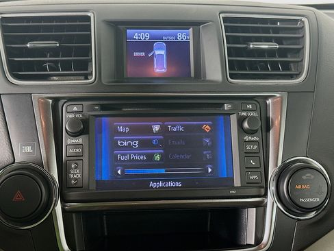 Used 2013 Toyota Highlander Limited FWD image 19