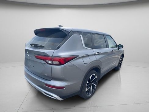 Used 2024 Mitsubishi Outlander SE image 11
