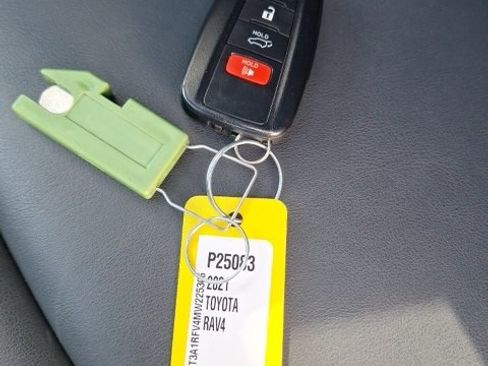 Used 2021 Toyota RAV4 XLE Premium image 34