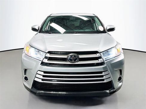 Used 2019 Toyota Highlander LE image 4