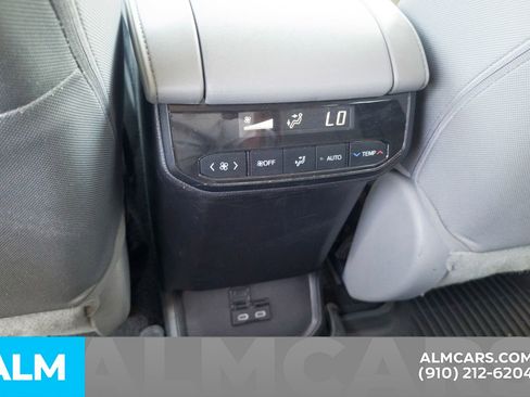 Used 2023 Toyota Highlander L FWD image 23