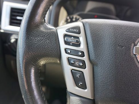 Used 2021 Nissan Titan SV w/ SV Convenience Package image 7